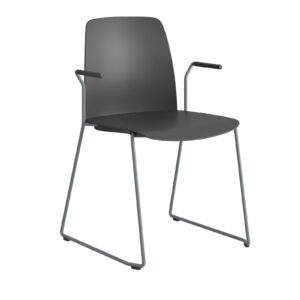 Choice – Stapelbar stol i plast med silvergrå medar och armstöd
