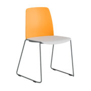 Choice – Stapelbar stol med sits och rygg i plast och silvergrå medar