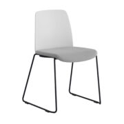 Choice – Stol med tygsits, plastrygg och svarta medar