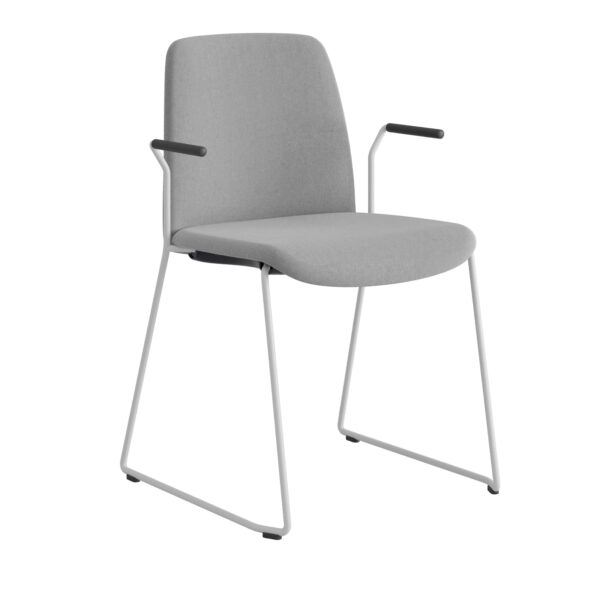 Choice – Tygklädd stapelbar stol med vita medar och armstöd