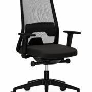 EVERYis1 – Modern kontorsstol som luftar ryggen