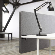 Edge ljudabsorberande bordsskärm – Frontmonterad