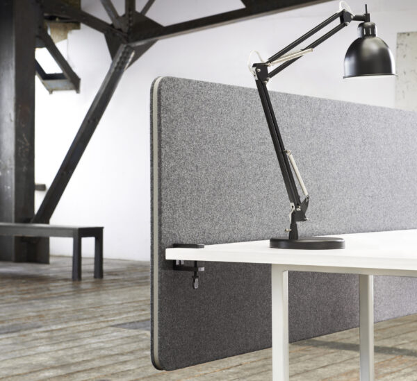 Edge ljudabsorberande bordsskärm – Frontmonterad