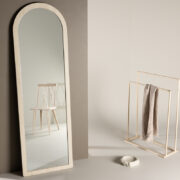 Memphis – Stor spegel 193 × 60 cm vitputsad träfärg