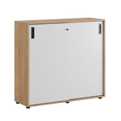 Småland Skjutdörrskåp ek med plastfötter – Bredd 120 cm x Höjd 109 cm, Vit, grå eller ek. Från: