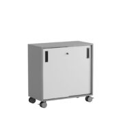 Småland Skjutdörrskåp grå med hjul – 80 cm x 81 cm