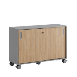 Småland Skjutdörrskåp grå med hjul – Bredd 120 cm x Höjd 81 cm, Vit, grå eller ek. Från: