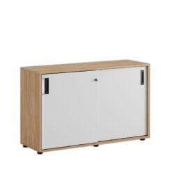 Småland Skjutdörrskåp ek med plastfötter – Bredd 120 cm x Höjd 73,5 cm, Vit, grå eller ek. Från: