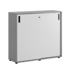 Småland Skjutdörrskåp grå med plastfötter – Bredd 120 cm x Höjd 109 cm, Vit, grå eller ek. Från: