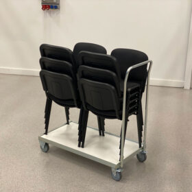 Vagn till stapelbara stolar och fällbara bord