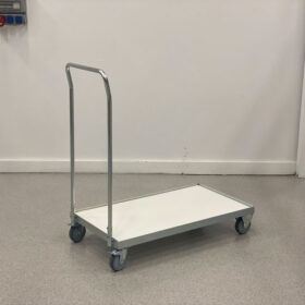 Vagn till stapelbara stolar och fällbara bord